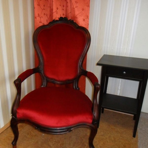 Königlicher Sessel Rot Polstermöbel Stuhl BTZ Produktion Ascherselben