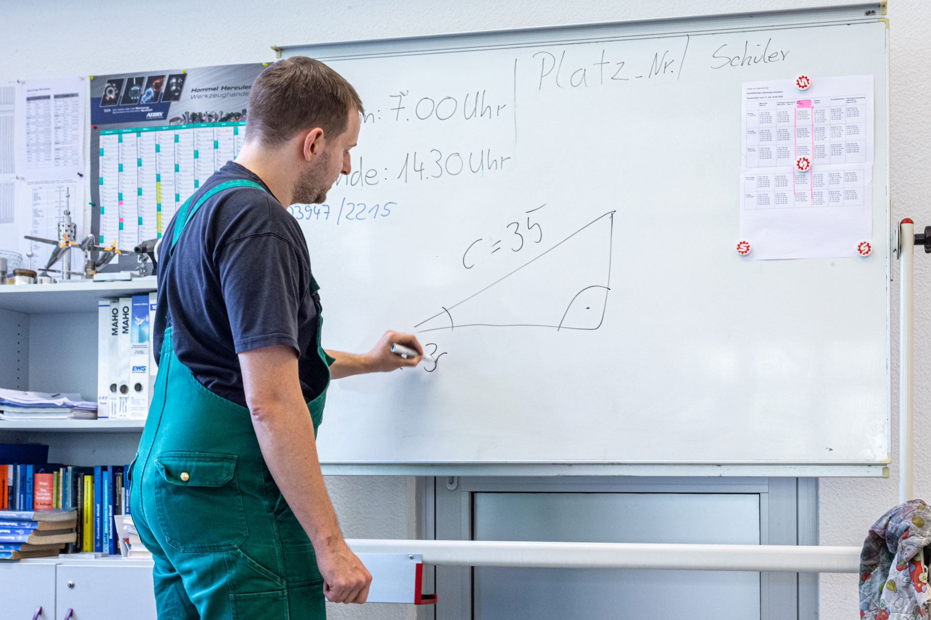 Unterricht Rechnungen Mathematik BTZ Thale Bildung Tafel Lehrer
